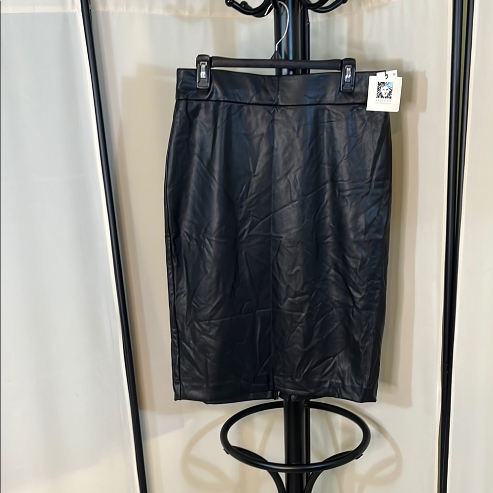 Anne Klein Elegant Black Faux Leather Skirt